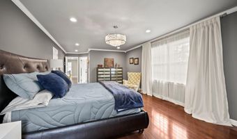 2 Independence Dr, Aberdeen, NJ 07747