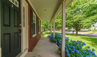 43 Peckham Pl, Bristol, RI 02809