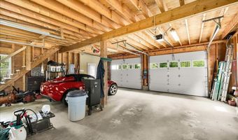 21 Bowling Green Ln, Belfast, ME 04915