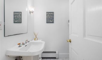 44 Bliss Mine Rd 10, Middletown, RI 02842