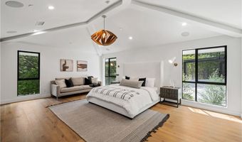 16105 Clear Oak Dr, Encino, CA 91436
