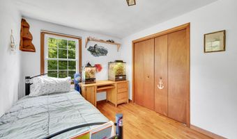 21 Quarry Rd, Branford, CT 06405