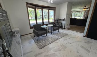 330 Fairview Dr, Aurora, NE 68818