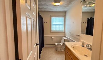 2 Beatrice Ln, Bristol, RI 02809