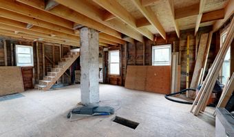 529 Riverside Dr, Auburn, ME 04210