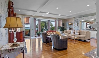 33 Courageous Cir, Bristol, RI 02809