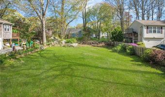7 Winterberry Rd, Narragansett, RI 02882