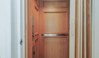 4 Chelsea Ct, Atlantic City, NJ 08401