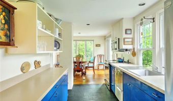 15 S Of Commons Rd, Little Compton, RI 02837