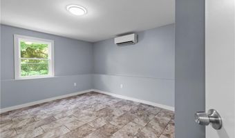 132 Maple Ave, Middletown, RI 02842