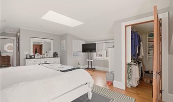 23 Clinton St, Newport, RI 02840