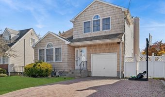 115 Schley Ave, Albertson, NY 11507