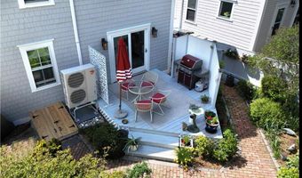 15 Cross St, Newport, RI 02840