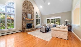 273 Finch Ln, North Kingstown, RI 02874