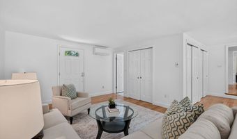 10 Hemlock Rd, Andover, MA 01810