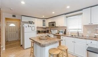 825 Douglas Ave, Providence, RI 02908