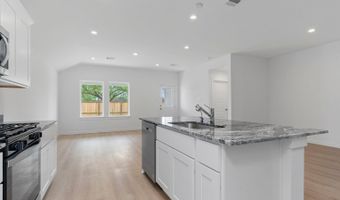5 Robin Ct, Angleton, TX 77515