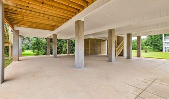 642 N Beach Blvd, Bay St. Louis, MS 39520