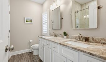 72 13th St, Apalachicola, FL 32320