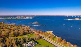 1 Harborview Dr, Newport, RI 02840
