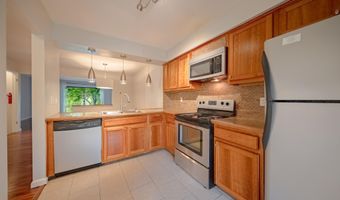 672 Greenhills Dr, Ann Arbor, MI 48105