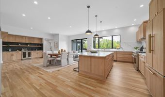 2777 Donna Dr, Columbus, OH 43220