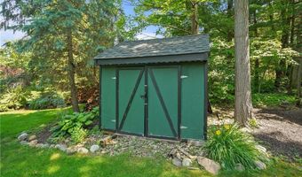 240 S Park Dr, Aurora, OH 44202