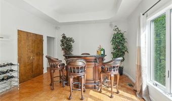 129 Valerie Ct, Cranston, RI 02921