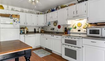 43 Garfield St, Newport, RI 02840