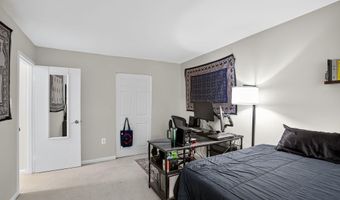 8 CANTERBURY Sq 304, Alexandria, VA 22304