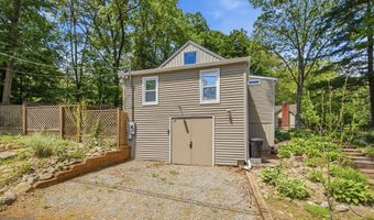 21 Arlington Rd, Coventry, CT 06238