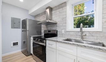 152 Tuckerman Ave 10, Middletown, RI 02842