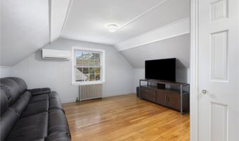22 Franconia Dr, Cranston, RI 02920
