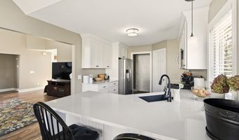 617 Eaton Dr, Aurora, OH 44202