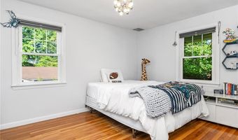 94 Greening Ln, Cranston, RI 02920