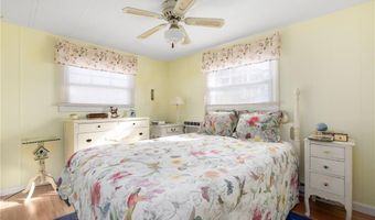 27 Woodward Rd, Lincoln, RI 02865