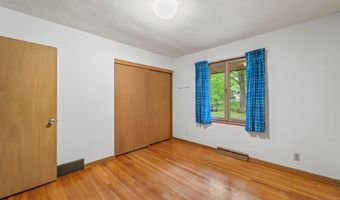 433 Westwood Dr, Ames, IA 50014