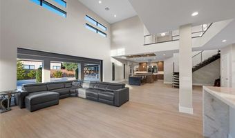 36 Hunting Horn Dr, Las Vegas, NV 89135