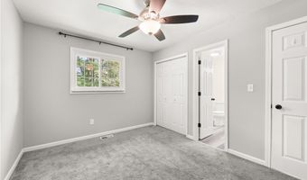 794 Robinhood Dr, Aurora, OH 44202