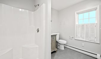 853 Oxford St S, Auburn, MA 01501