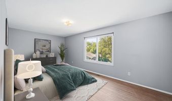 477 Ironwood Dr, Ballwin, MO 63011