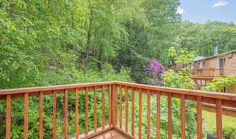 95 Chestnut St APT I, Bethel, CT 06801