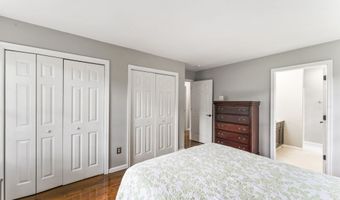 24 Ken Oaks Dr, Danbury, CT 06810