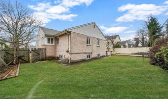 140 Dogwood Rd, Albertson, NY 11576