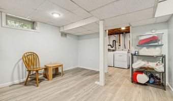 15 Kennedy Ct, Middletown, NJ 07748