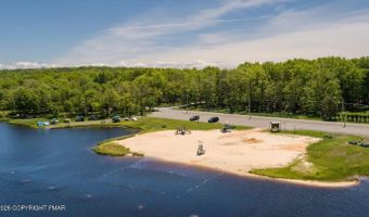 271 N Shore Dr, Albrightsville, PA 18210