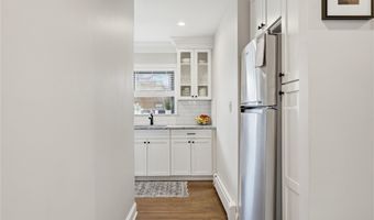 123 Park Ave B3, Amityville, NY 11701