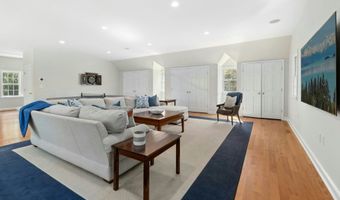 39 Leeuwarden Rd, Darien, CT 06820