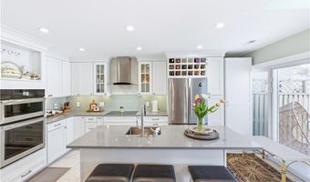 62 Nipmuc Trl C, North Providence, RI 02904