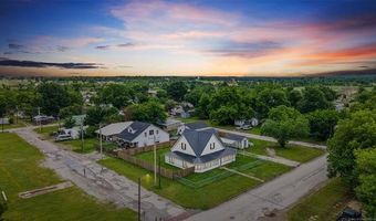 321 S 4th St, Barnsdall, OK 74002